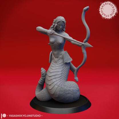 Medusa miniature by Yasashii Kyojin Studio