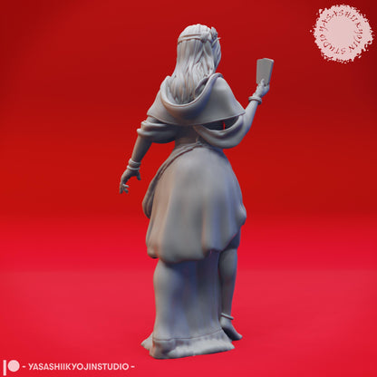Fortune Teller miniature by Yasashii Kyojin Studio
