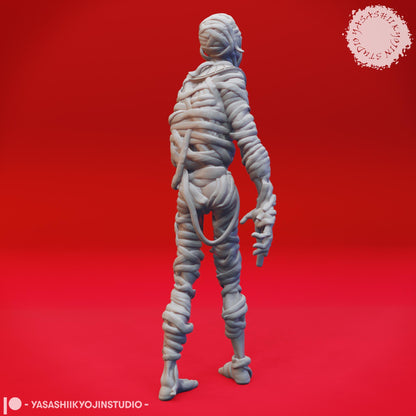 Mummy miniature by Yasashii Kyojin Studio