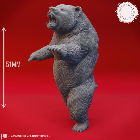 Bear miniature by Yasashii Kyojin Studio