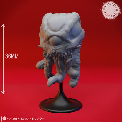 Spectator golem miniature by Yasashii Kyojin Studio