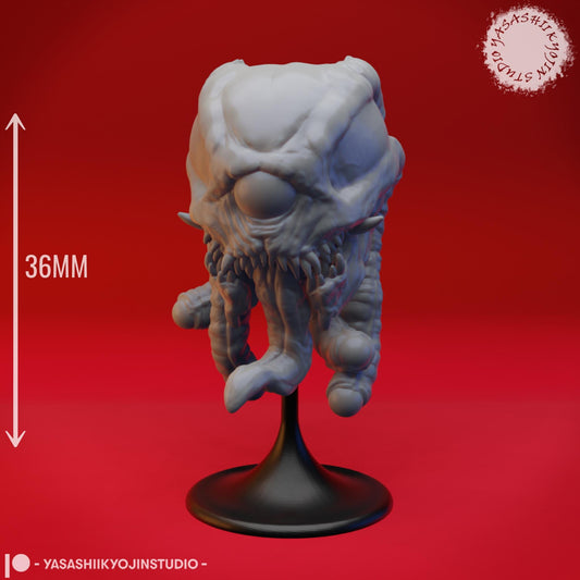 Spectator golem miniature by Yasashii Kyojin Studio